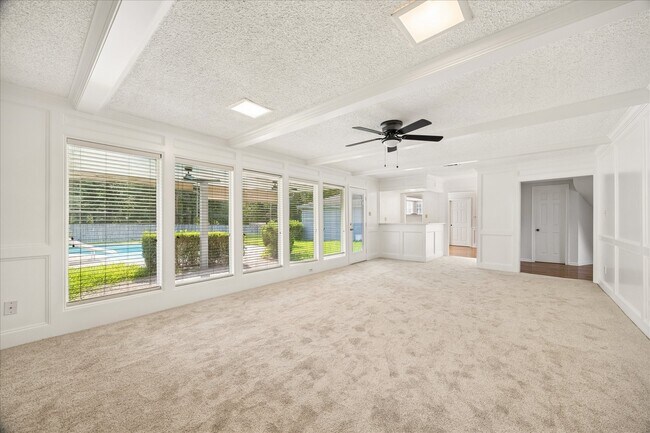 Building Photo - 15823 Pebble Bend Dr