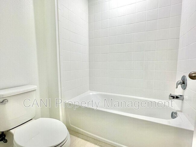 Building Photo - 1192 Happy Frst Lp