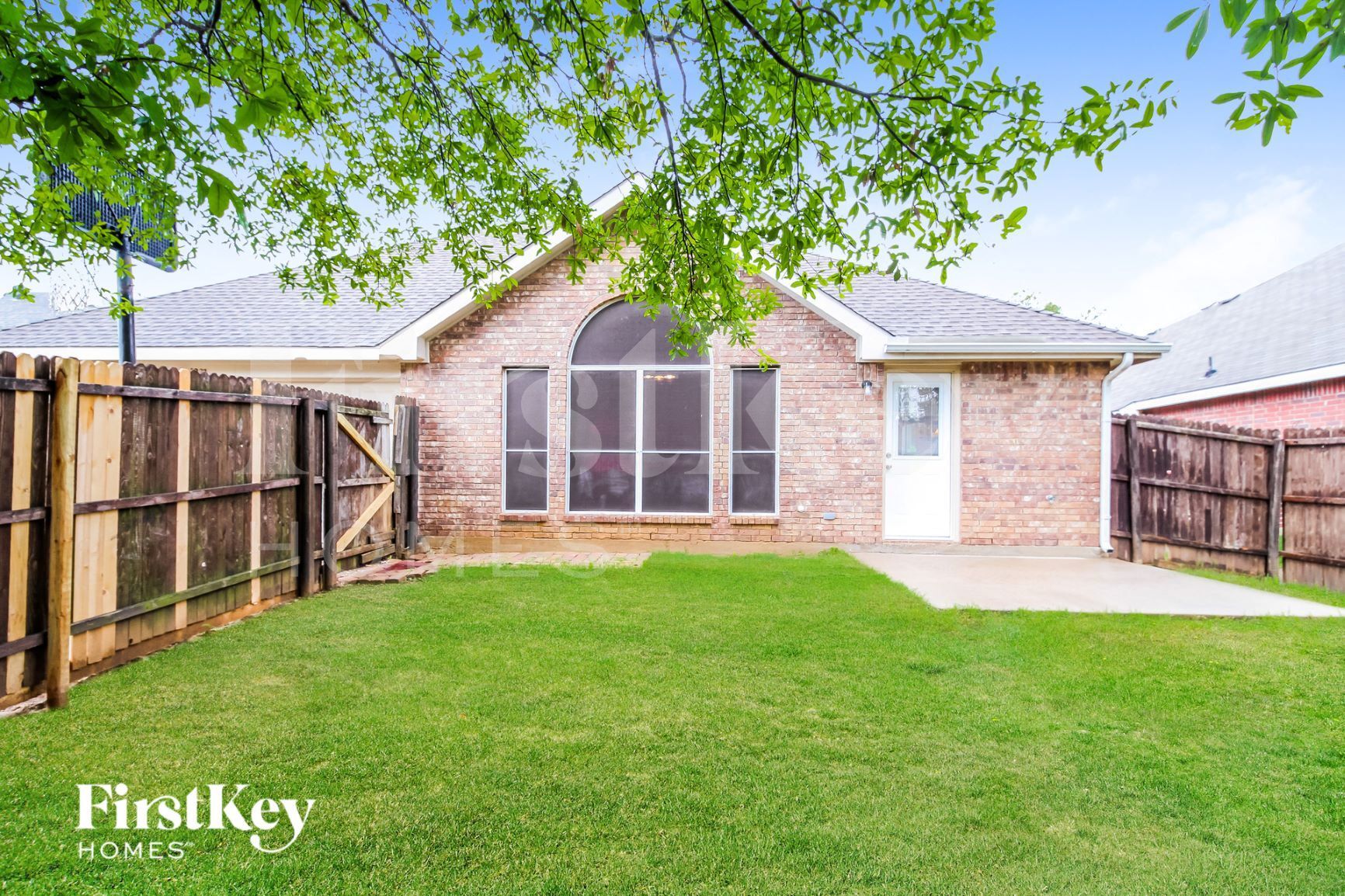 Building Photo - 1233 Logan Dr