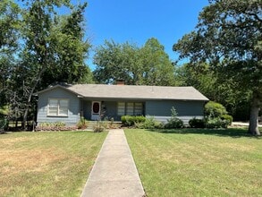 Building Photo - 2 BEDROOM 2 BATHROOM HOUSE BY UNT