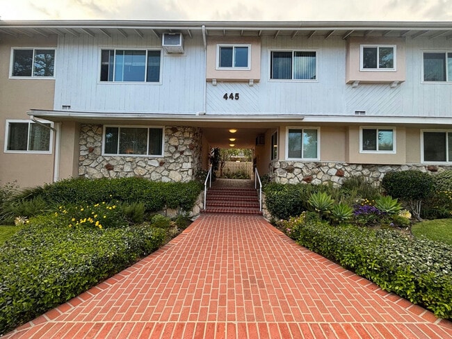 Building Photo - 445 E Magnolia Blvd