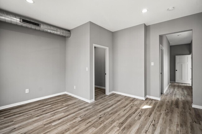 Building Photo - 835 Isabella St