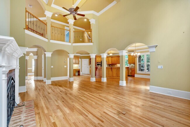 Building Photo - Spacious 7BR House in Powder Springs