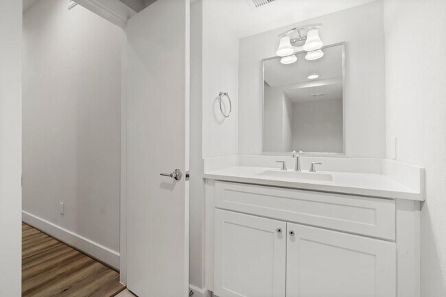 Building Photo - 3362 Pinemont Dr