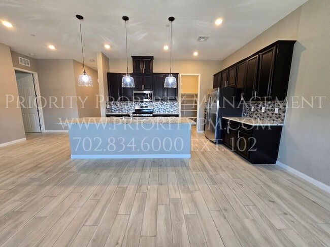 Building Photo - 738 Briar Knoll Dr