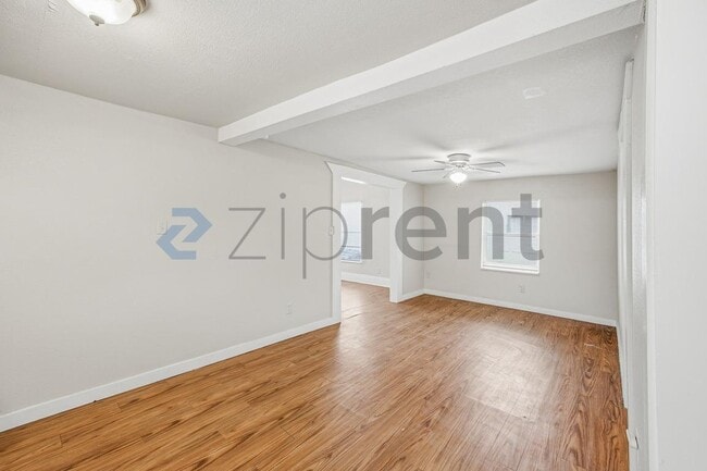 Building Photo - 521 S Polaris