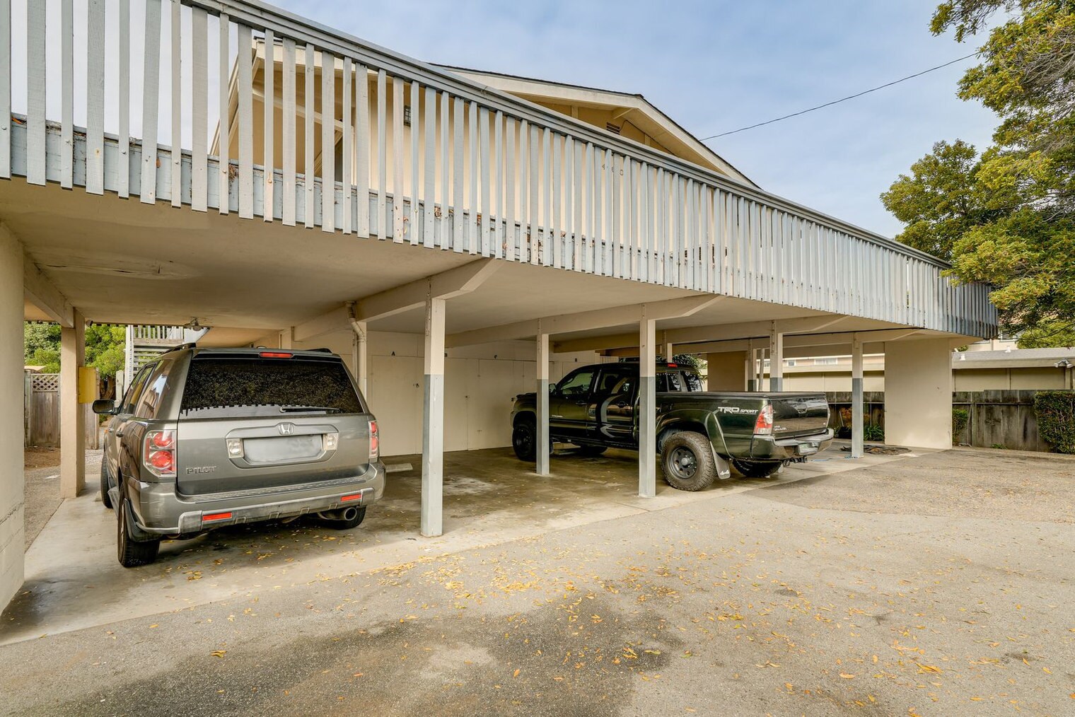 Building Photo - 440 Dela Vina Ave