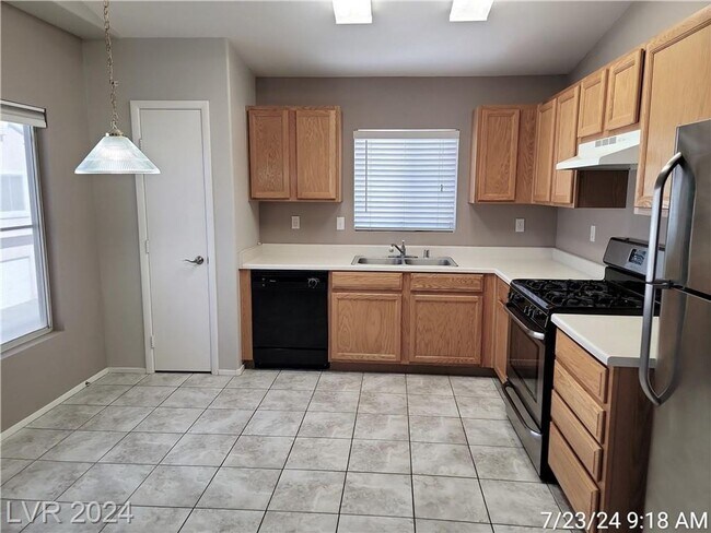 Building Photo - BOULDER RANCH-TWO PRIMARY SIZED BEDROOMS!!!