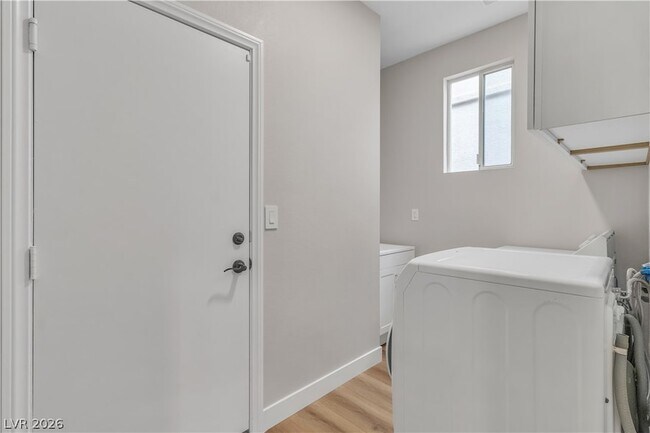 Building Photo - 1712 Estrella St