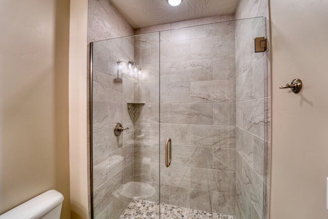 Building Photo - 1544 N Daylight St