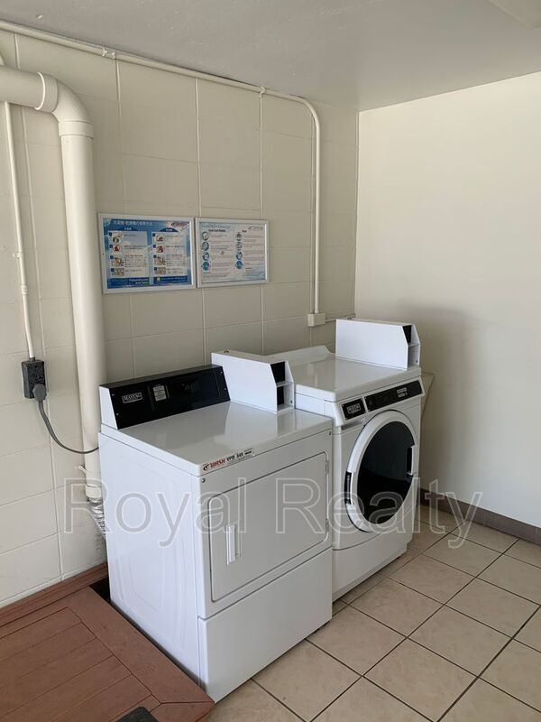 Building Photo - 425 Ena Rd