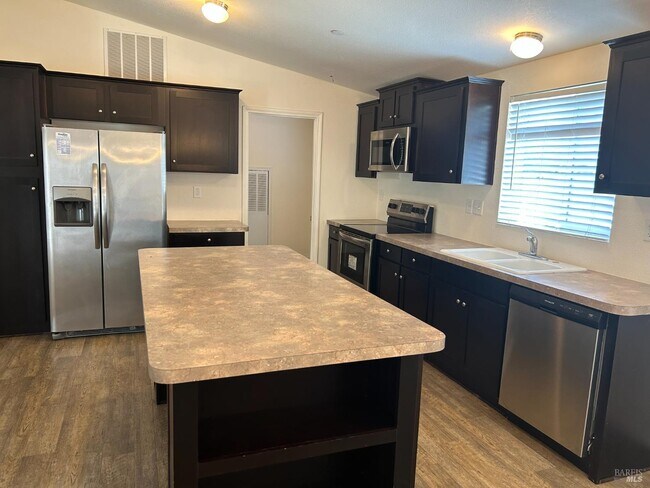 Building Photo - 6297 Pleasants Valley Rd