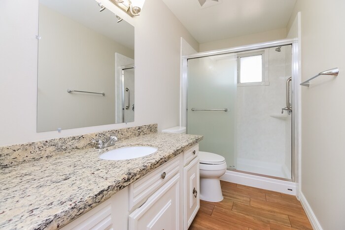 Building Photo - 525 E Geneva Dr