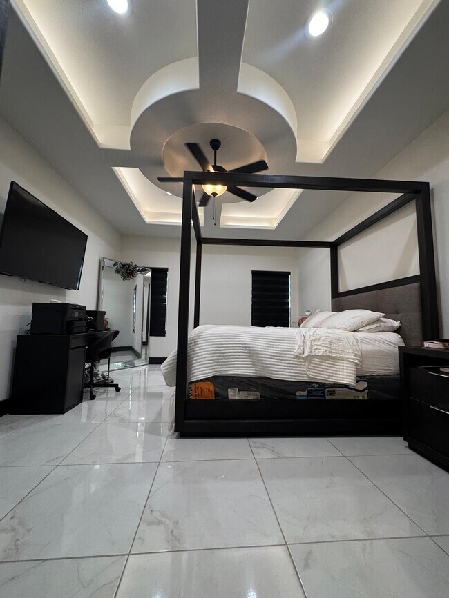 Building Photo - 421 Placido Dr