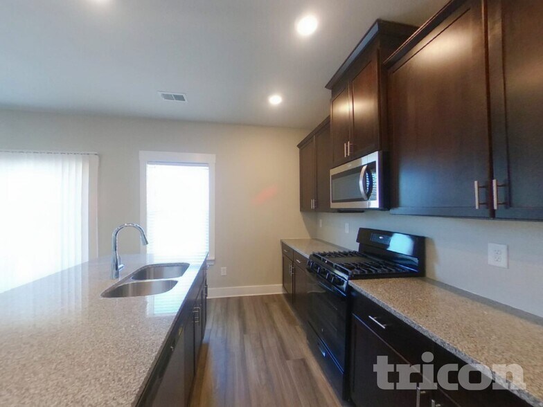 Building Photo - 202 Garrison Grove Dr