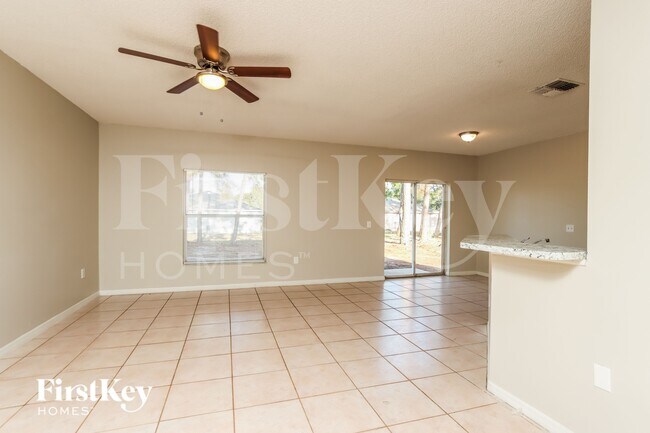 Building Photo - 1201 Schumann Dr