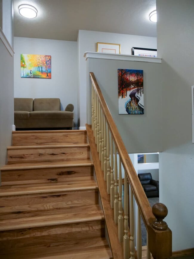 Building Photo - 151 Cub St W