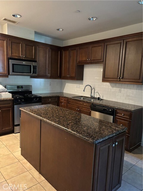 Building Photo - 713 S Melrose St