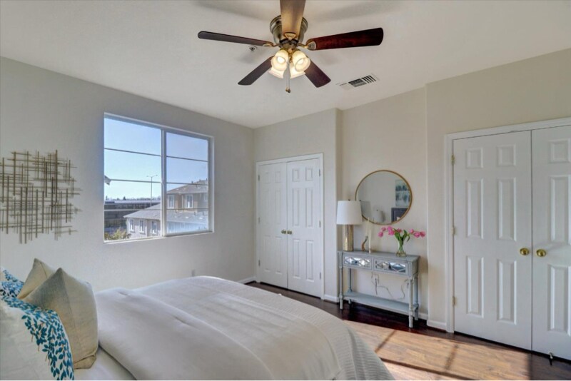 Building Photo - 22657 Town Dr