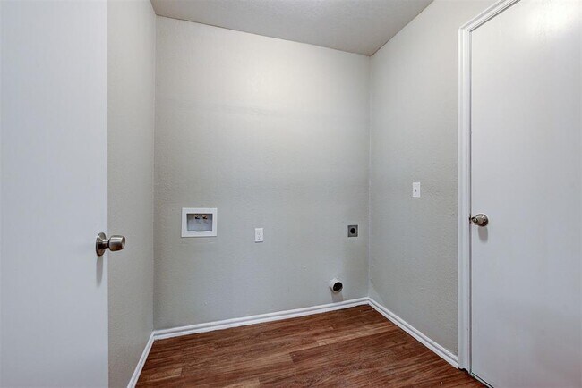 Building Photo - 1805 Lois Lynn Ln