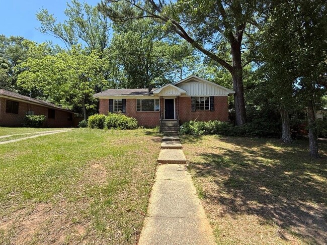Primary Photo - 700 Lilac Ave