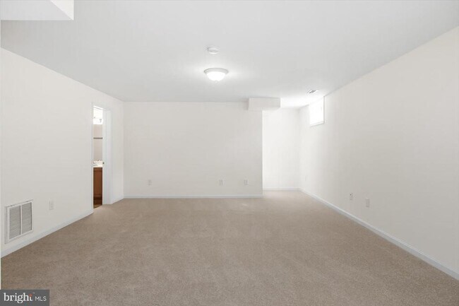 Building Photo - 5 Prescott Ln