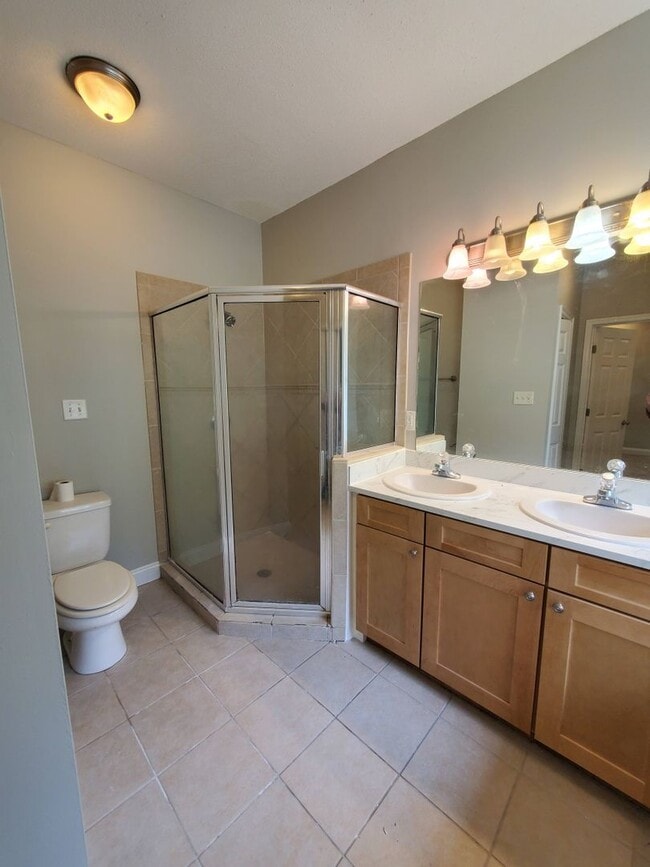 Building Photo - Stunning 3-Bedroom Home in the Heart of Ge...