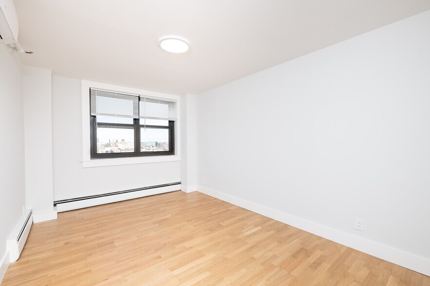 Building Photo - 1410 Columbia Rd