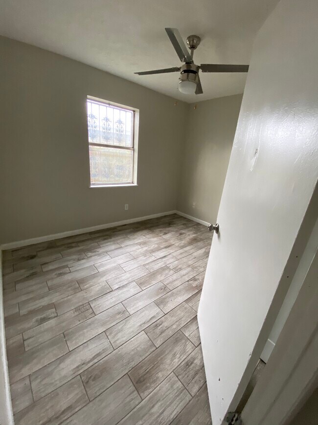 Building Photo - 1015 Kurze Ave