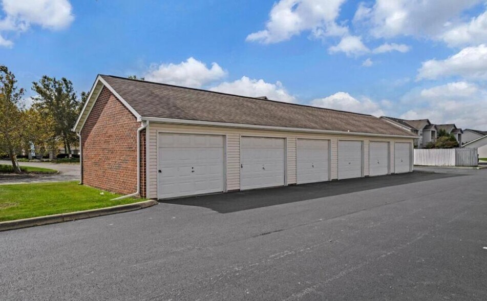 Garage - 5588 Cypress Chase