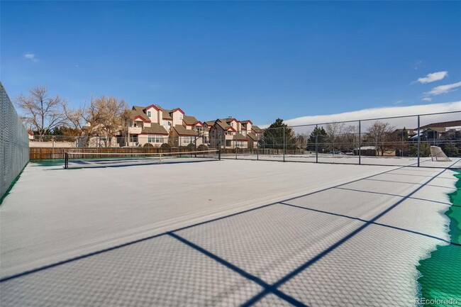 Building Photo - NICE 3 BDRM, 3 BATH, 2-CAR GARAGE + CLUBHO...