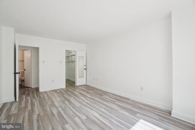 Building Photo - 2059 Huntington Ave