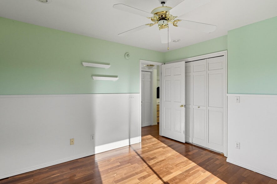 Building Photo - 298 S Staci Ct