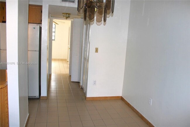 Building Photo - 2260 W 55th St