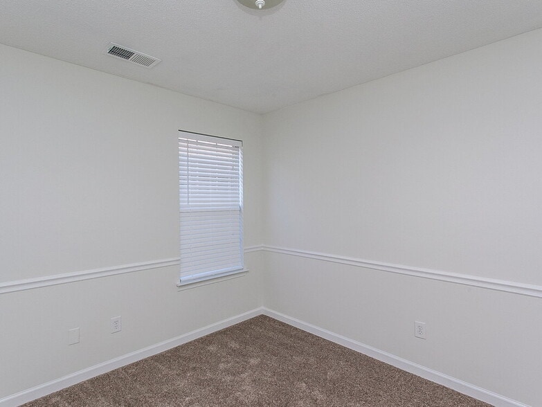 Building Photo - 8291 Cross Point Dr