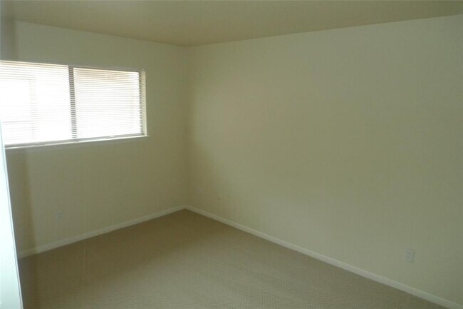 Building Photo - 16111 Aspenglenn Dr