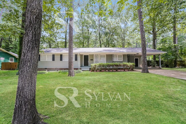 Building Photo - Feel welcome in this well-maintained 3BR 2BA