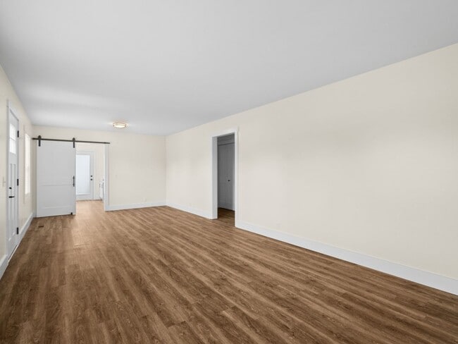 Building Photo - Newly Renovated 2/1.5 Townhome in Nashville