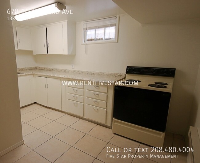 Building Photo - Centrally Located One Bedroom Apartment Av...