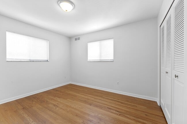 Building Photo - 930 Trombley Rd