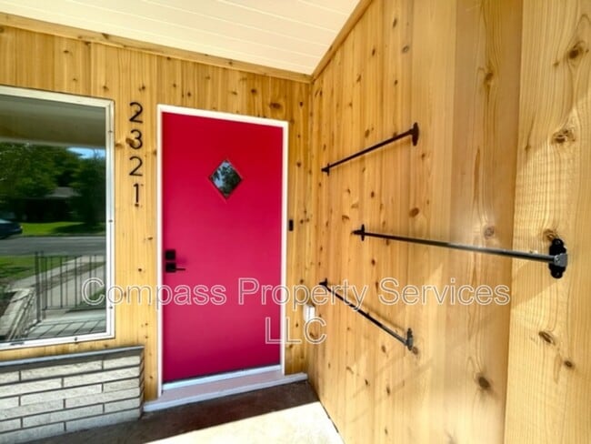 Building Photo - 2321 Glendale Dr