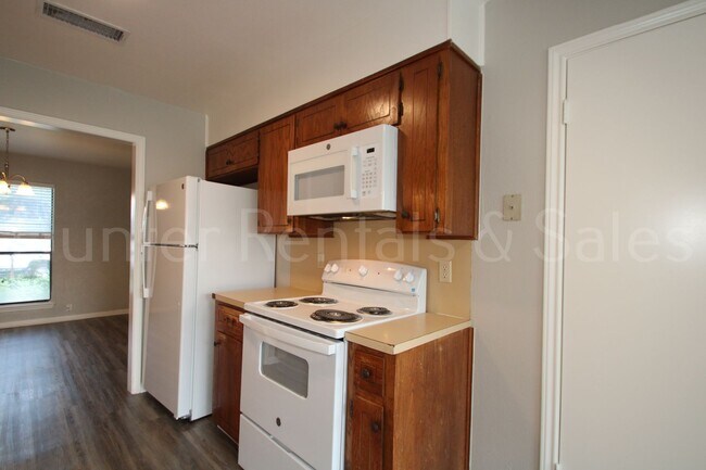 Building Photo - Charming North Killeen Home