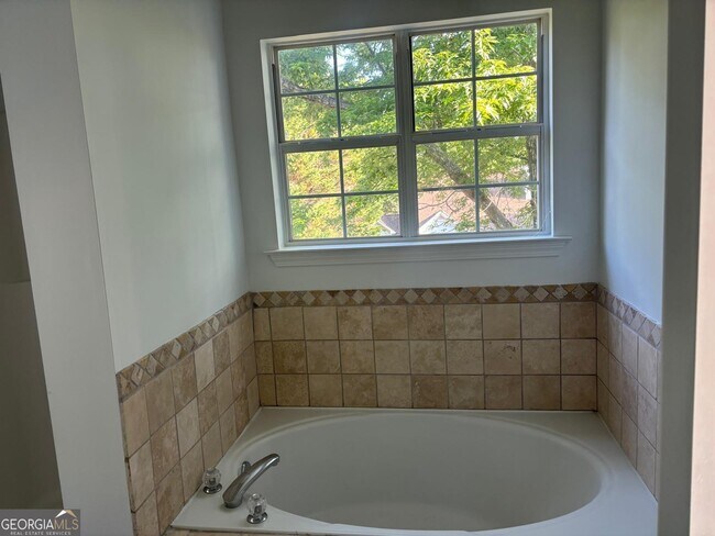 Building Photo - 300 Harcourt Pl
