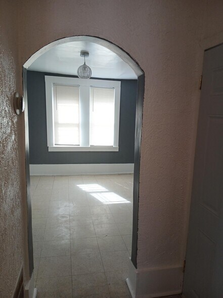 Building Photo - 1720 McCulloh St