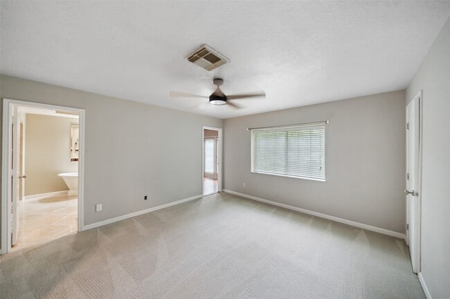 Building Photo - 13373 Southshore Dr