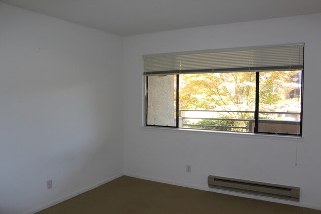 Building Photo - 39206 Guardino Dr