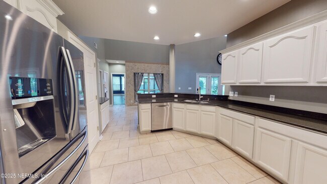 Building Photo - 11881 Honey Locust Dr
