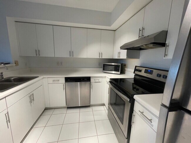 Building Photo - 4824 N State Rd 7