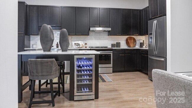 Building Photo - 4401 Barclay Downs Dr