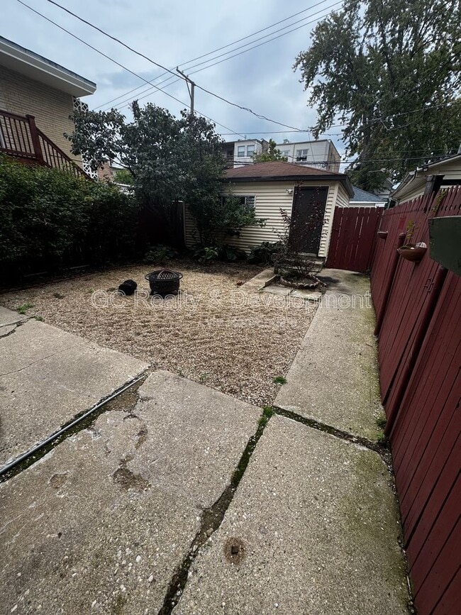 Building Photo - 4343 N Troy St